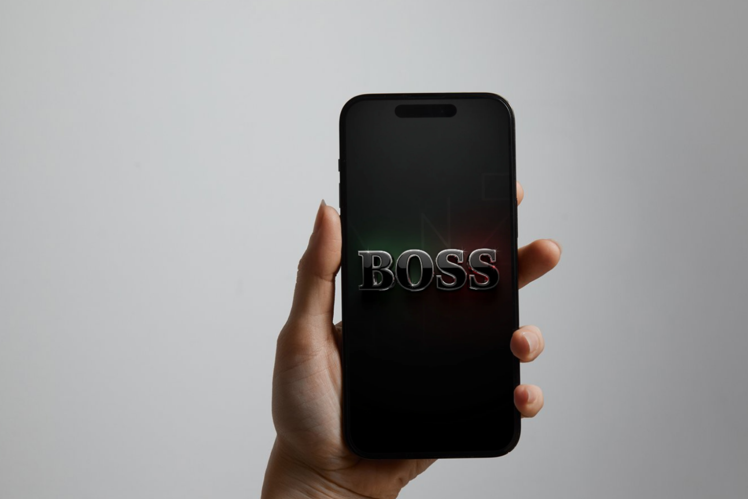 Fundal Telefon BOSS18, 4K – Wallpaper Premium Masculin Dark Elegant pentru iPhone & Android